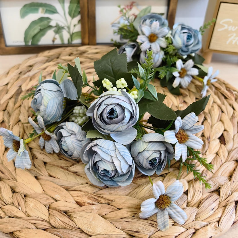 Искусственные цветы в Смоленске | Цветы искусственные «Камелии с мелкоцветом», голубые, букет
